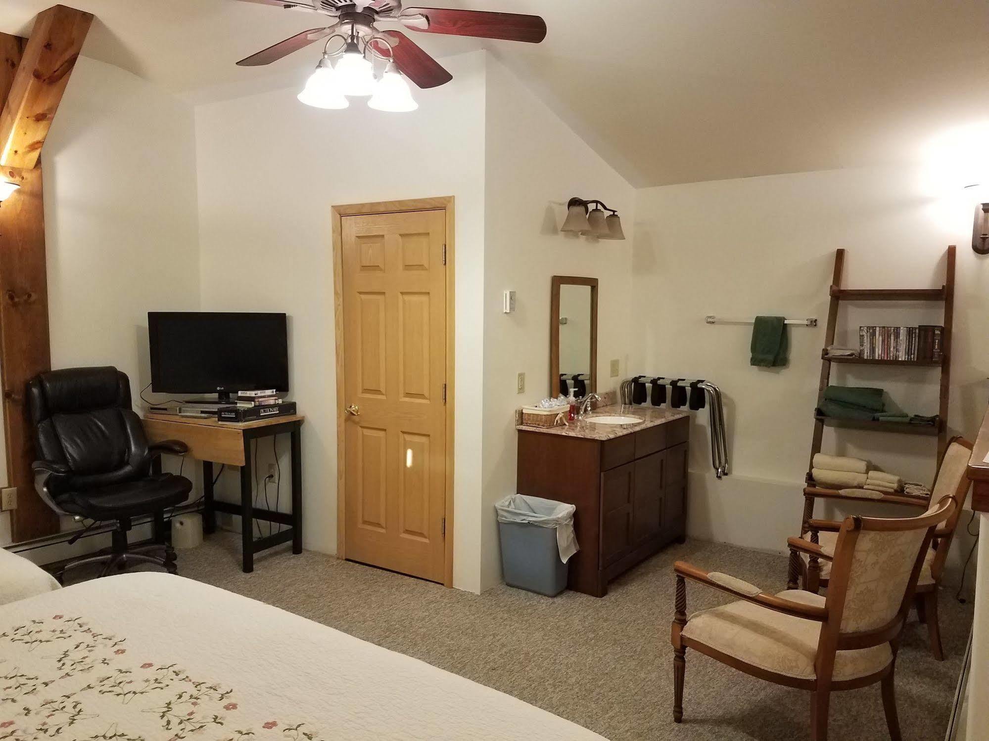 Denali Touch Of Wilderness B&B Хили Экстерьер фото